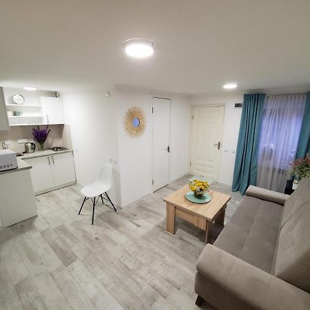 Central Guesthouse ギュムリ エクステリア 写真