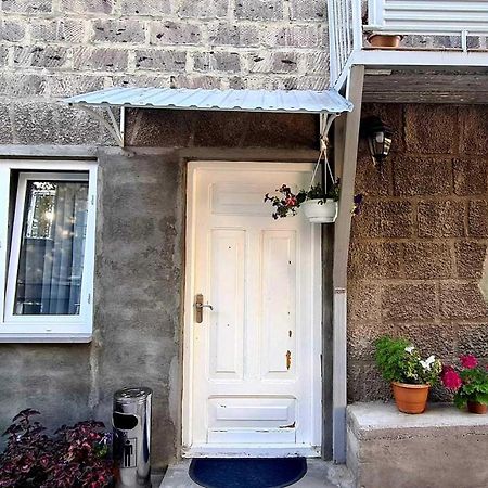 Central Guesthouse ギュムリ エクステリア 写真