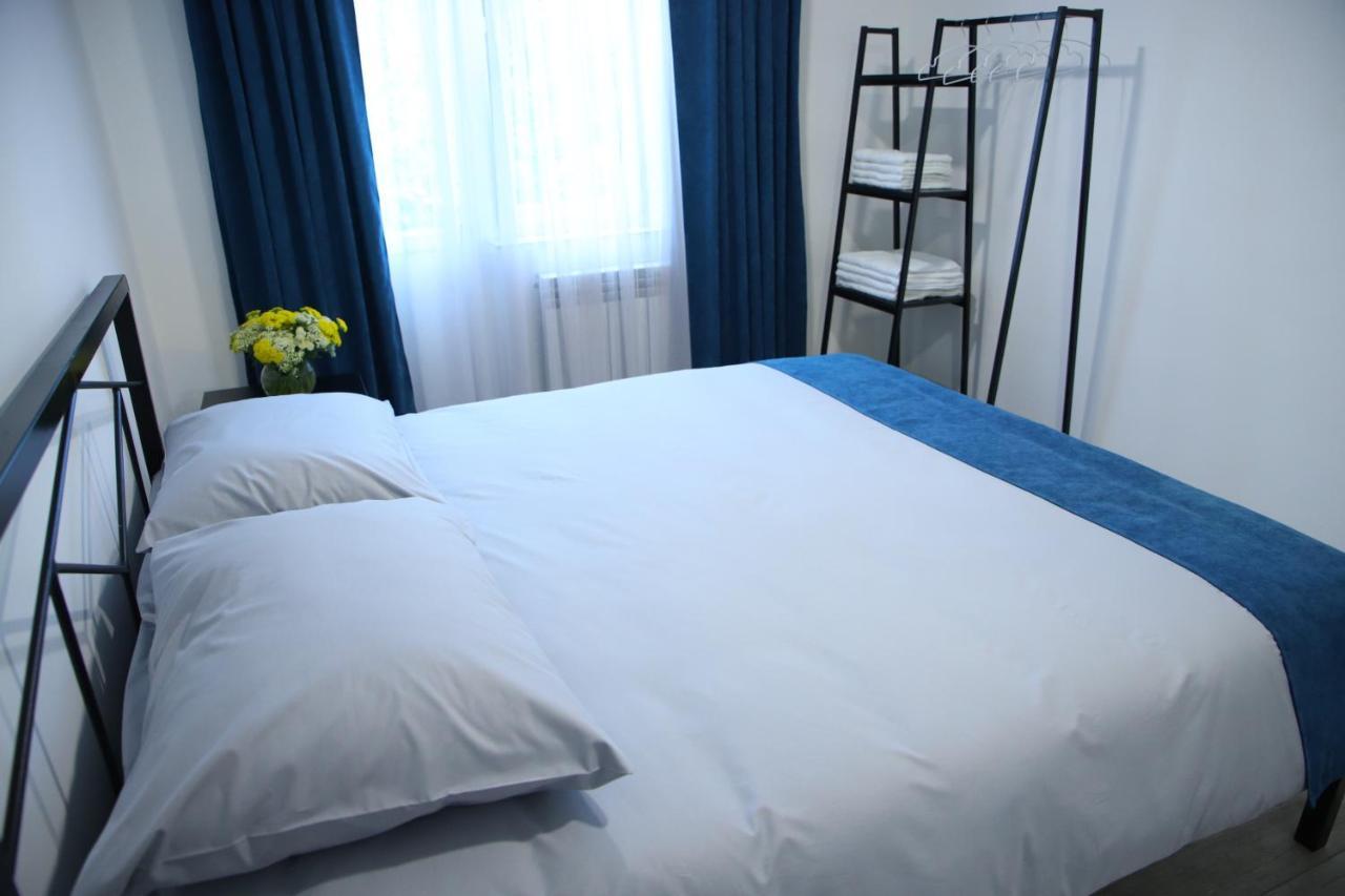 Central Guesthouse ギュムリ エクステリア 写真