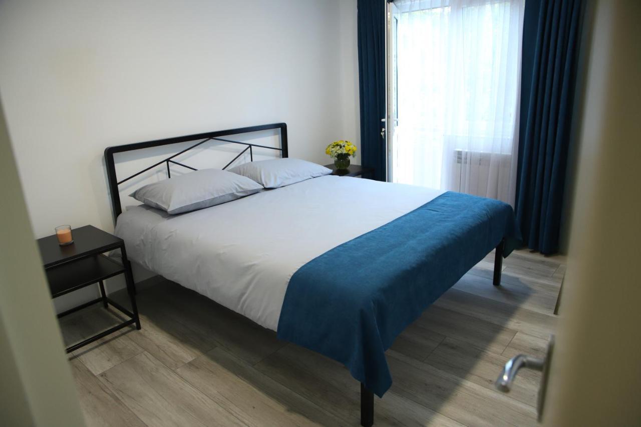 Central Guesthouse ギュムリ エクステリア 写真